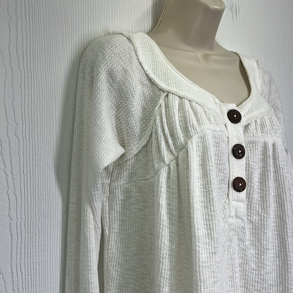 Free People - We The Free Must Have White 3 Button Waffle Knit Top Size Small - Picture 5 of 11